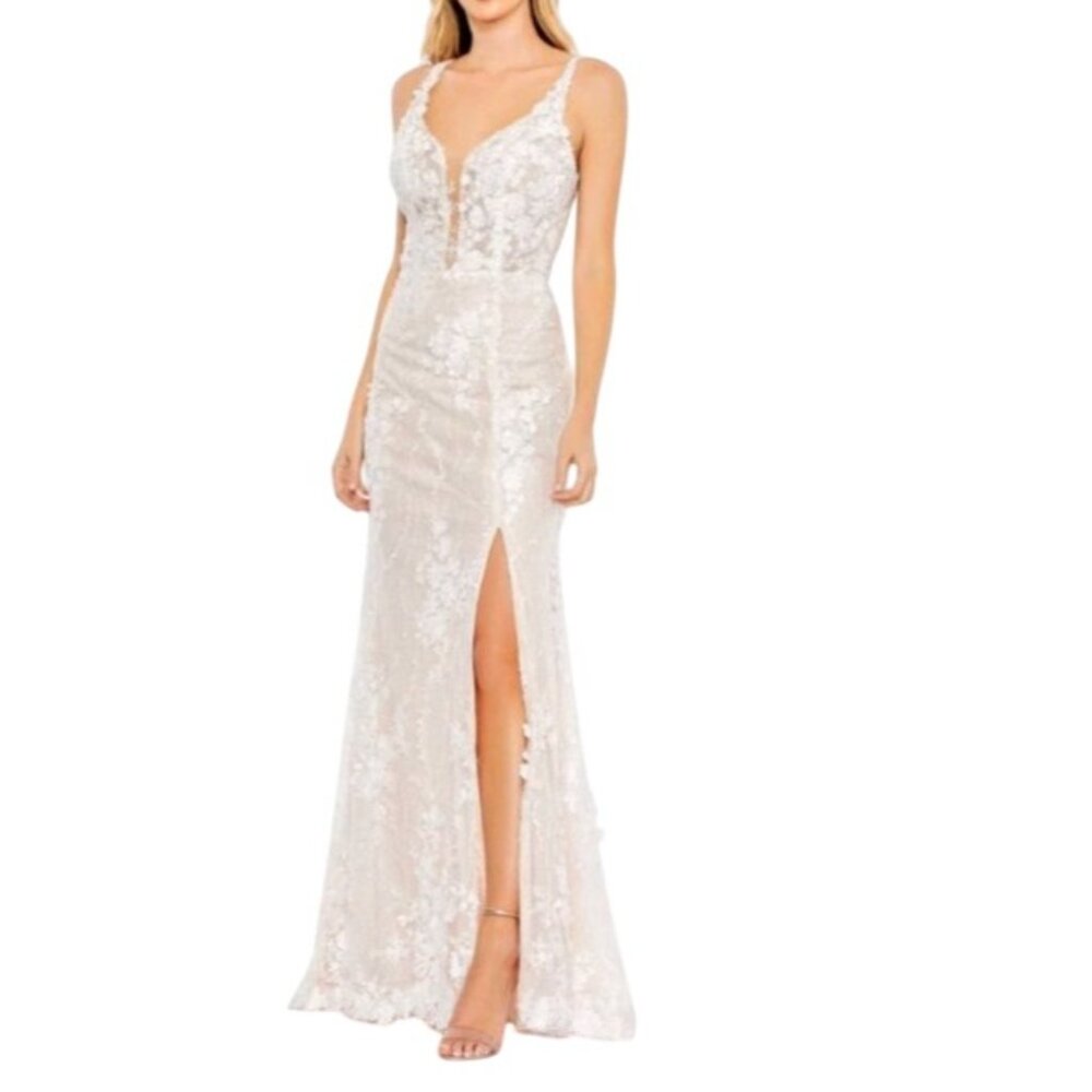 Elegant Ivory Lace Evening Gown with Thigh Slit